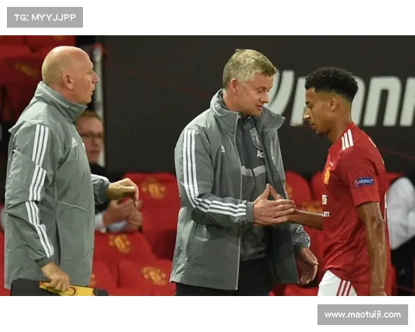 以塞维利亚杯看欧联杯背后传奇故事与荣耀传承的历史脉络全景解析 以塞维利亚杯看欧联杯背后传奇故事与荣耀传承的历史脉络全景解析